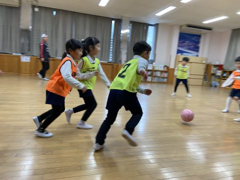 ファジアーノ岡山のコーチとサッカーを楽しみました♪